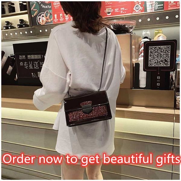 sequin luxury designer female 2020 autumn and winter new fashion trend hit color small square bag shoulder diagonal bag
sequin luxury designer female 2020 autumn and winter new fashion trend hit color small square bag shoulder diagonal bag