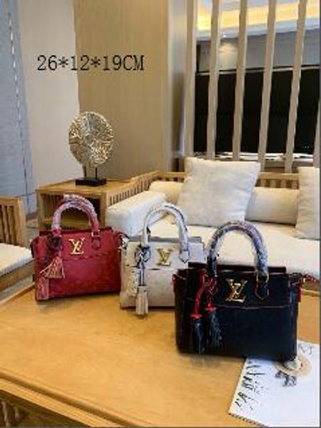 dual-use bag fashion bags ladies bag 2019 new fashion hand bill of lading shoulder crossbody bag atmosphere with version 26*12*19cm
dual-use bag fashion bags ladies bag 2019 new fashion hand bill of lading shoulder crossbody bag atmosphere with version 26*12*19cm