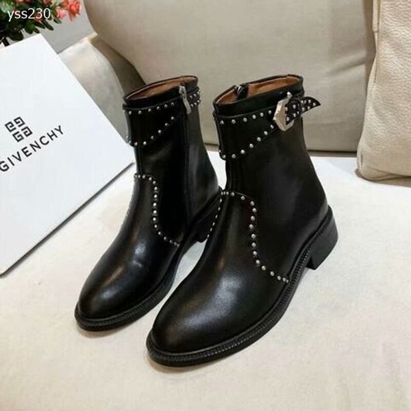 2019 new european and american stars the same women's boots autumn and winter short boots high-end rivet retro outdoor martin boots, Black
2019 new european and american stars the same women's boots autumn and winter short boots high-end rivet retro outdoor martin boots, Black