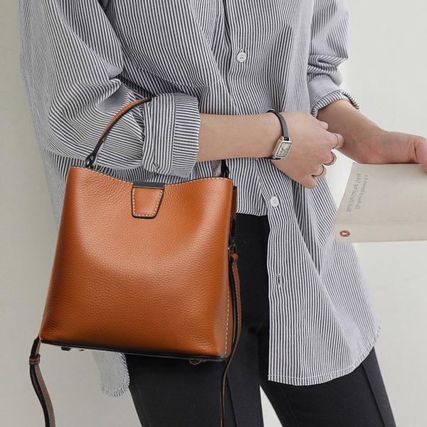 genuine leather women bags fashion female casual messenger bag leather shoulder bag large capacity simple handbag gn-sb-ssxxbd
genuine leather women bags fashion female casual messenger bag leather shoulder bag large capacity simple handbag gn-sb-ssxxbd