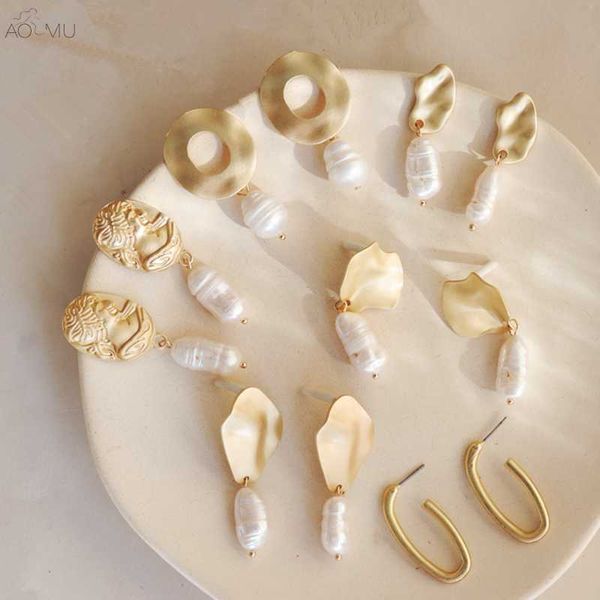 aomu baroque vintage matte metal gold embossed portrait sculpture natural irregular freshwater pearl earrings for women girl, Golden;silver
aomu baroque vintage matte metal gold embossed portrait sculpture natural irregular freshwater pearl earrings for women girl, Golden;silver
