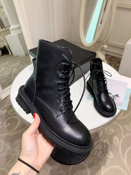2019 new scrub fashion wild black fashionablewave locomotive thick shoes low-luxury boots size 35-40
2019 new scrub fashion wild black fashionablewave locomotive thick shoes low-luxury boots size 35-40