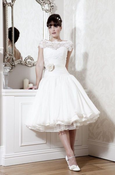 1950s retro boho short lace beach wedding dresses with sheer cap sleeves tea length bohemian backless beach a line country bridal gowns, White
1950s retro boho short lace beach wedding dresses with sheer cap sleeves tea length bohemian backless beach a line country bridal gowns, White