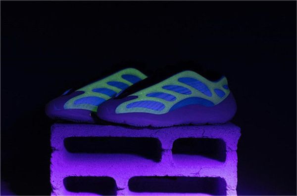 2020 new released originals 700 v3 azael kanye west glow in the dark fw4980 white running shoes man woman authentic sports sneakers with box
2020 new released originals 700 v3 azael kanye west glow in the dark fw4980 white running shoes man woman authentic sports sneakers with box