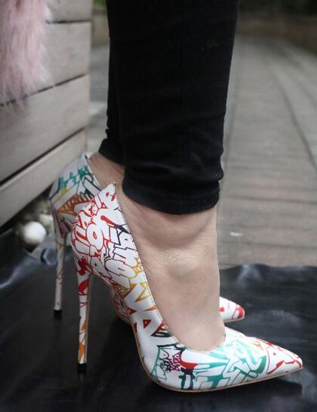 2019 pointed toe black thin heels shoes lady pump in graffiti pattern patent leather high heels for woman
2019 pointed toe black thin heels shoes lady pump in graffiti pattern patent leather high heels for woman