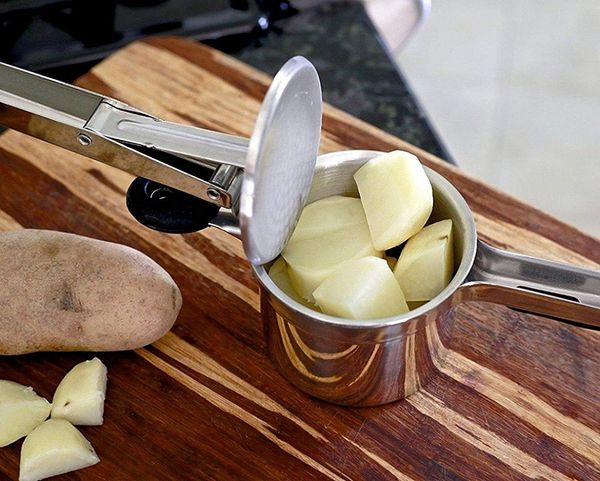 potato ricer with peeler shredder. stainless steel mashed potatoes maker,press and mash foods, cauliflower presser
potato ricer with peeler shredder. stainless steel mashed potatoes maker,press and mash foods, cauliflower presser