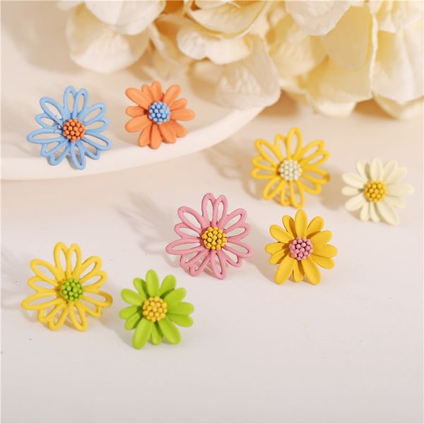 2020 2pairs elegant flower earrings for women girls fashion accessories cute flower stud earrings for women gift daisy, Golden;silver
2020 2pairs elegant flower earrings for women girls fashion accessories cute flower stud earrings for women gift daisy, Golden;silver