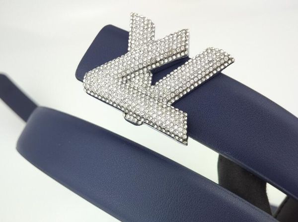 New style personality fashion men and women new belt, highlighting the noble fashion simple multi-functional belt, retro decorative student
New style personality fashion men and women new belt, highlighting the noble fashion simple multi-functional belt, retro decorative student