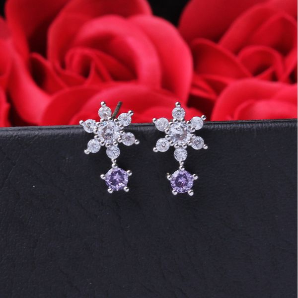 2019 new simple silver color flower earrings fashion colorful cz zircona small earrings for women party jewelry, Golden;silver
2019 new simple silver color flower earrings fashion colorful cz zircona small earrings for women party jewelry, Golden;silver