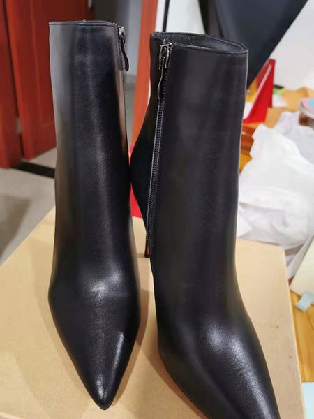 2020 new black red leather with spikes pointed toes womens ankle boots fashion designer ladies red bottom high heels shoes pumps
2020 new black red leather with spikes pointed toes womens ankle boots fashion designer ladies red bottom high heels shoes pumps