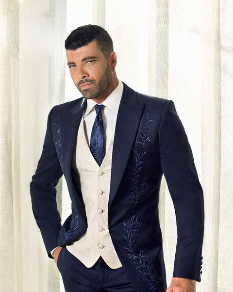 embroidery groom tuxedos navy blue groomsmen mens wedding dress peak lapel man jacket blazer fashion 3 piece suit(jacket+pants+vest+tie)1482, Black;gray
embroidery groom tuxedos navy blue groomsmen mens wedding dress peak lapel man jacket blazer fashion 3 piece suit(jacket+pants+vest+tie)1482, Black;gray