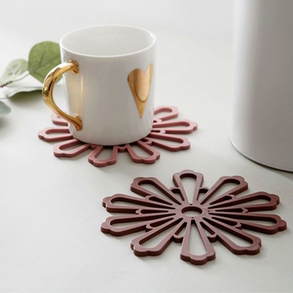 1pcs flower pattern thickened cup silicone creative heat insulation placemat kitchen anti-scalding pad pan household mat
1pcs flower pattern thickened cup silicone creative heat insulation placemat kitchen anti-scalding pad pan household mat