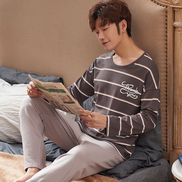 2020 new fashion style homeclothes homesuit sleepwear men pajama crew neck plus size men loungewear letter printing stripe, Black;brown
2020 new fashion style homeclothes homesuit sleepwear men pajama crew neck plus size men loungewear letter printing stripe, Black;brown