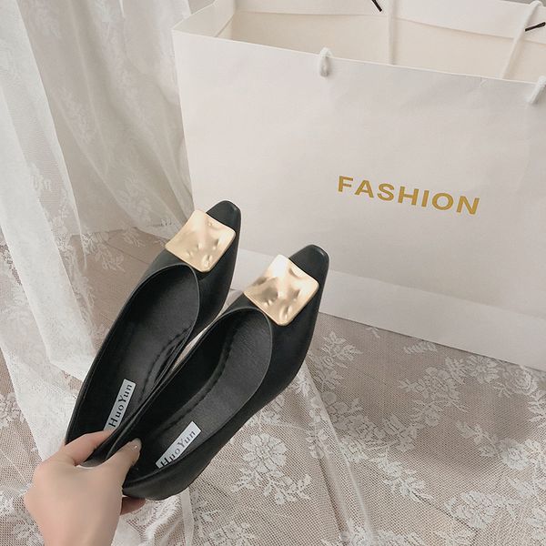 black pointed shallow mouth single shoes female korean version of the wild 2020 summer new leather shoes
black pointed shallow mouth single shoes female korean version of the wild 2020 summer new leather shoes