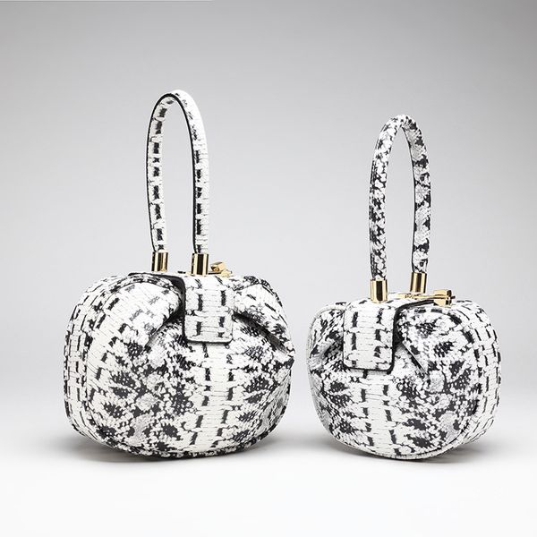 new fashion genuine leather woman portable retro dumplings women handbags
new fashion genuine leather woman portable retro dumplings women handbags