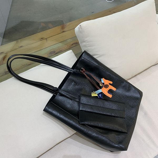 cute little horse ins large capacity shoulder shoulder bag 2020 all-match student simple soft leather big bag female
cute little horse ins large capacity shoulder shoulder bag 2020 all-match student simple soft leather big bag female