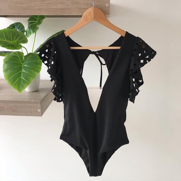 lace off the shoulder swimwear 2020 new black white solid swimsuit v-neck ruffle bathing suit beachwear monokini female, White;black
lace off the shoulder swimwear 2020 new black white solid swimsuit v-neck ruffle bathing suit beachwear monokini female, White;black