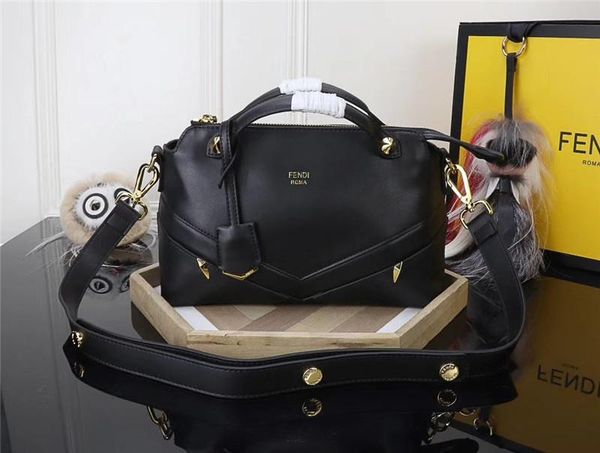 2018 Luxury Designer PU Leather Handbags for Women sac a main High Quality Tassel Shopping Tote Vintage Fashion Shoulder Bags
2018 Luxury Designer PU Leather Handbags for Women sac a main High Quality Tassel Shopping Tote Vintage Fashion Shoulder Bags