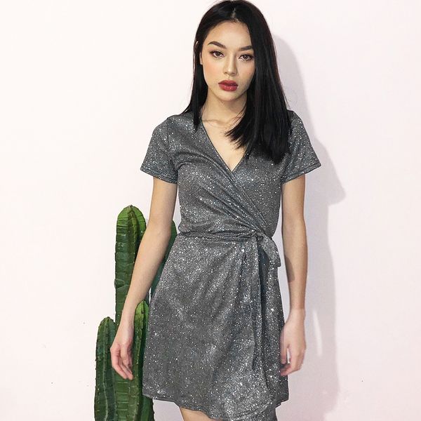 2020 summer new designer women's fashion bright bling silk v-neck lace brand dress european and american explosion models female, White;black
2020 summer new designer women's fashion bright bling silk v-neck lace brand dress european and american explosion models female, White;black