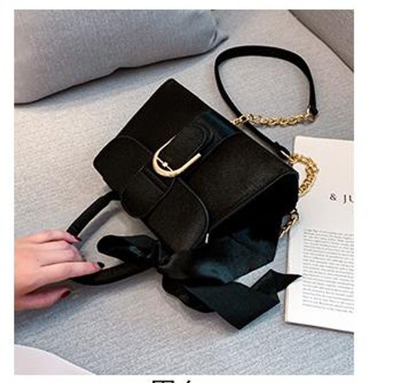 Velvet Bag Autumn 2020 Hot Women's Bag Ladies Shoulder Bag Fashion Bow Velvet Handbag
Velvet Bag Autumn 2020 Hot Women's Bag Ladies Shoulder Bag Fashion Bow Velvet Handbag