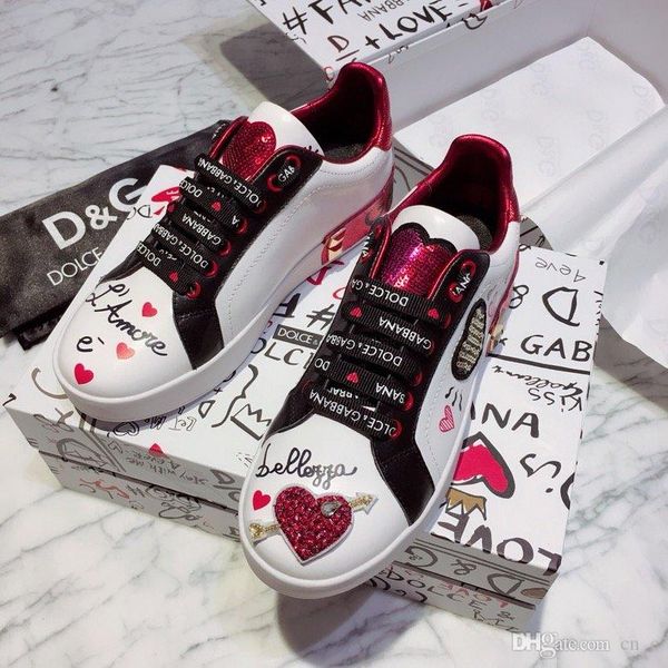 2020 high-end limited edition graffiti hand-painted leather ladies casual shoes, fashion wild party sports shoes, original box packaging
2020 high-end limited edition graffiti hand-painted leather ladies casual shoes, fashion wild party sports shoes, original box packaging