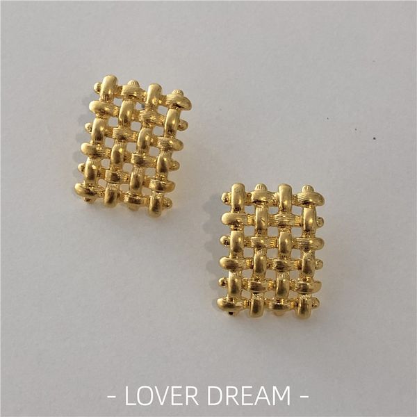 2020 new korean vintage earrings for women metal grid dangle hanging earrings gold silver color fashion jewelry
2020 new korean vintage earrings for women metal grid dangle hanging earrings gold silver color fashion jewelry
