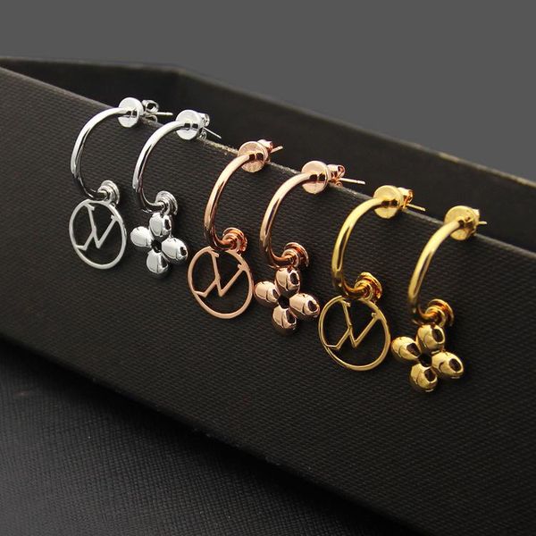 designer v four-leaf studs hollowed-outout letter asymmetric studs lady ab earrings, Golden;silver
designer v four-leaf studs hollowed-outout letter asymmetric studs lady ab earrings, Golden;silver