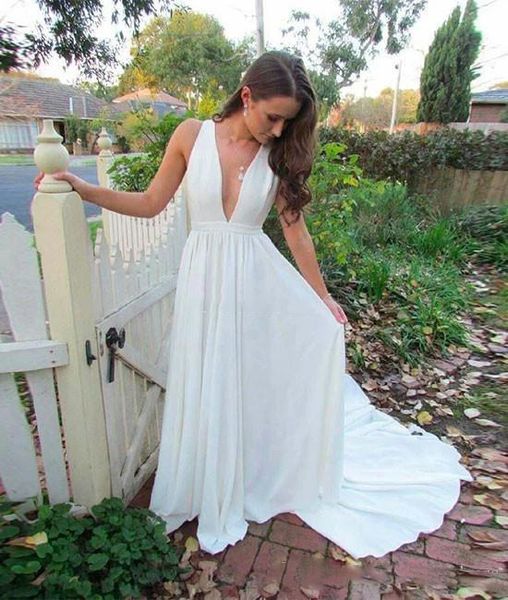 2020 элегантные свадебные платья глубокий v шеи стреловидности gowns поезд простой country style garden v neck сшитое свадебные, White
2020 элегантные свадебные платья глубокий v шеи стреловидности gowns поезд простой country style garden v neck сшитое свадебные, White