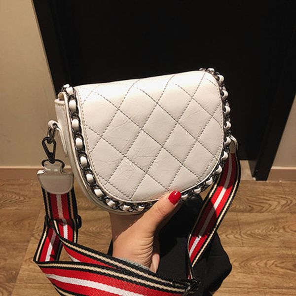 2019 new women's diagonal bag lingge embroidery thread semi-circle bag fashion temperament shoulder messenger
2019 new women's diagonal bag lingge embroidery thread semi-circle bag fashion temperament shoulder messenger