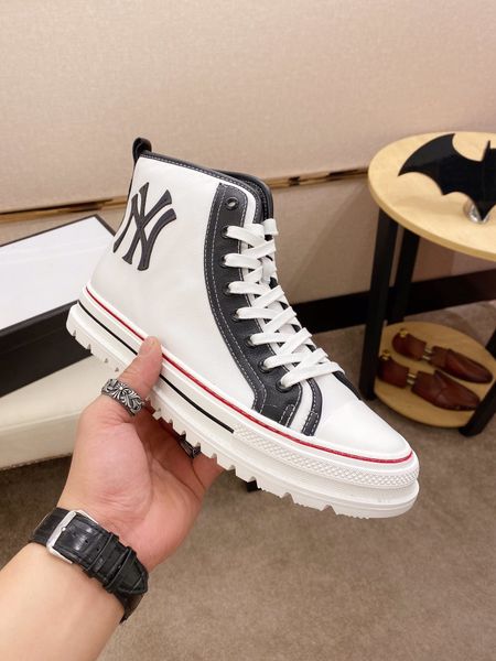 new 2020 men black white new shoes fashion sneakers casual shoes leather flats with box 38-44
new 2020 men black white new shoes fashion sneakers casual shoes leather flats with box 38-44