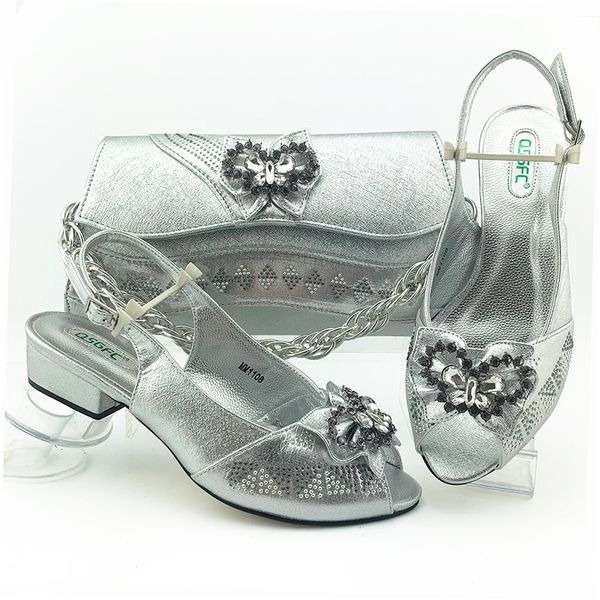 2020 italy lady shoes and bag set for wedding with decorated with rhinestone african women shoes wedding clutch bag match, Black
2020 italy lady shoes and bag set for wedding with decorated with rhinestone african women shoes wedding clutch bag match, Black