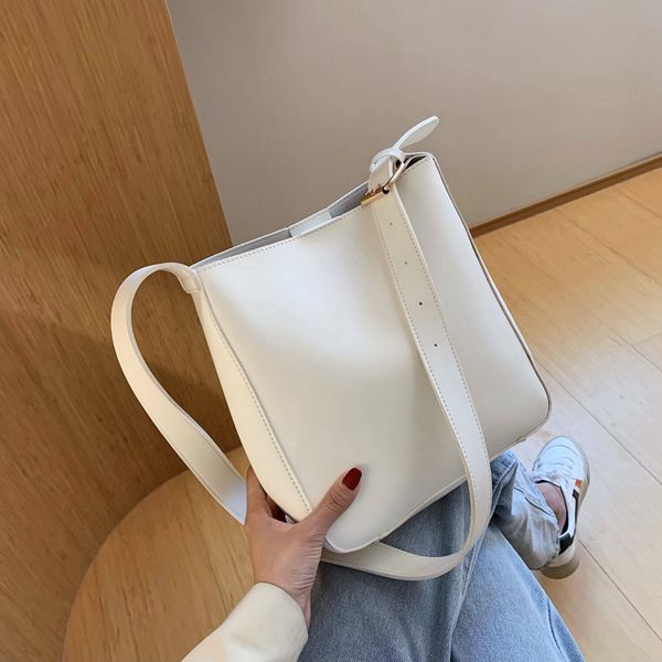 2020 new simple fashion bag ladies handbag crossbody bag retro port style shoulder bags women's solid color female
2020 new simple fashion bag ladies handbag crossbody bag retro port style shoulder bags women's solid color female