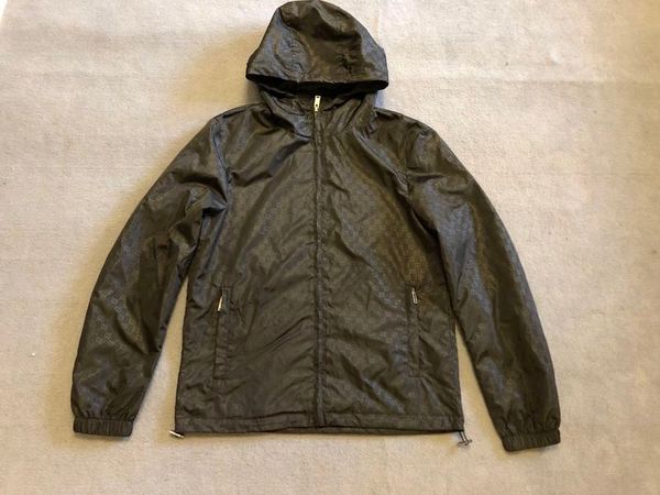 France men de igner jacket marque de luxe bright round floral print men coat long ection luxury jacket hooded windbreaker
France men de igner jacket marque de luxe bright round floral print men coat long ection luxury jacket hooded windbreaker