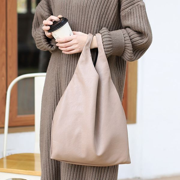 simple fashion soft leather shoulder bag hong kong style tote different size bags casual large capacity commuter handbag
simple fashion soft leather shoulder bag hong kong style tote different size bags casual large capacity commuter handbag