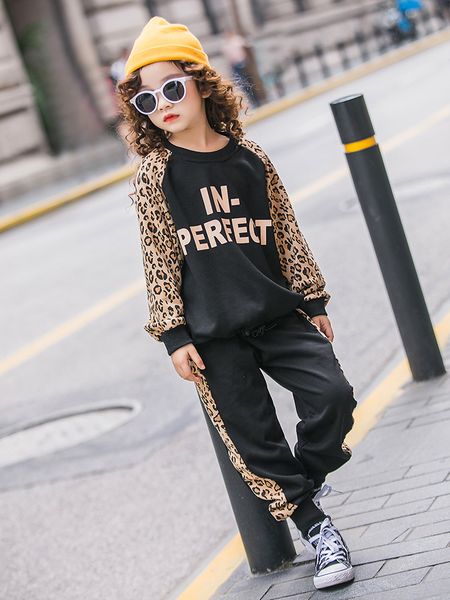 2019 осень новый модный бренд leopard пэчворк толстовка наборы для aby девушки подростки письмо печати костюмы детская одежда ws961 t200413, White 
2019 осень новый модный бренд leopard пэчворк толстовка наборы для aby девушки подростки письмо печати костюмы детская одежда ws961 t200413, White