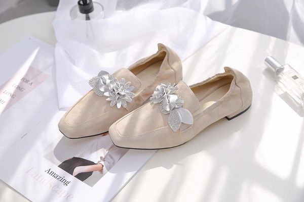 summer 2019 new shallow mouth grandma mom flat-soled shoes tighten two wear home lazy womens water drill flower leisure single shoes, Black
summer 2019 new shallow mouth grandma mom flat-soled shoes tighten two wear home lazy womens water drill flower leisure single shoes, Black