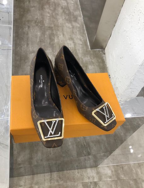 classic mid-heel boat shoes luxury leather professional high-heeled shoes round head metal button women dress shoes large 35-39, Black
classic mid-heel boat shoes luxury leather professional high-heeled shoes round head metal button women dress shoes large 35-39, Black