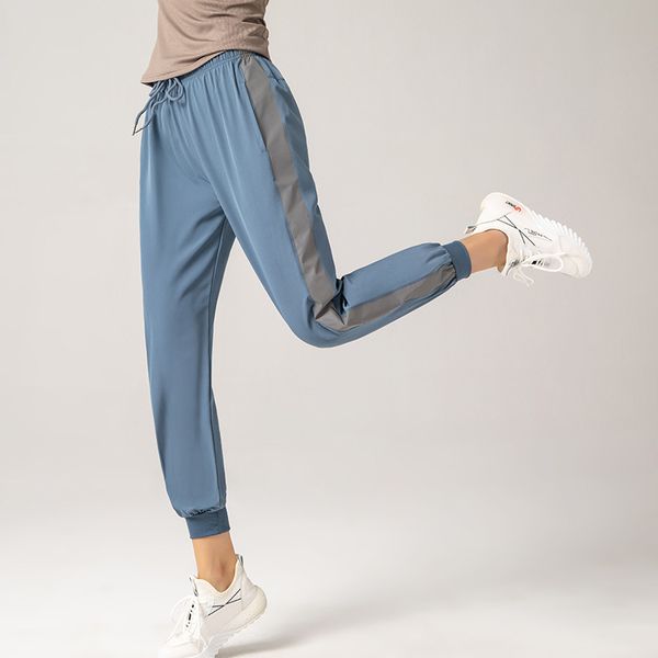 contrast panel sweatpants women harem pants loose elastic trousers women black striped side sweat pants female reflective, Black;blue
contrast panel sweatpants women harem pants loose elastic trousers women black striped side sweat pants female reflective, Black;blue