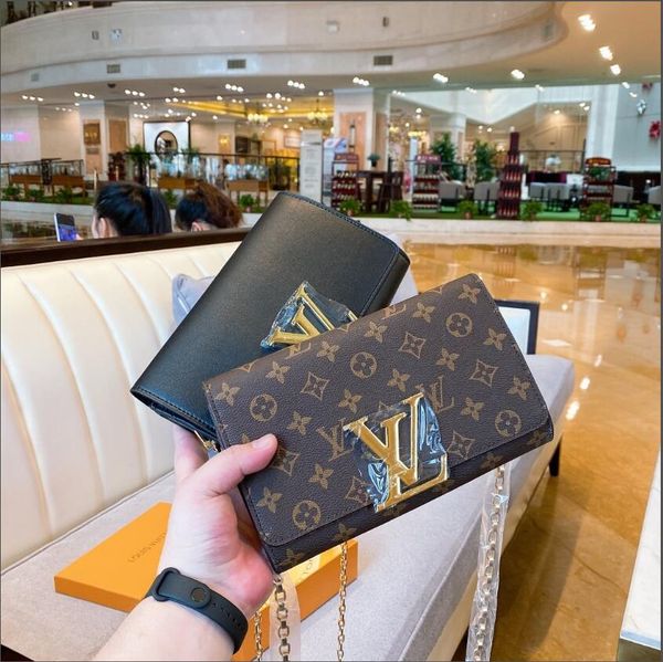 the latest fashion classic style and retro style female chain one-shoulder bag small square bag
the latest fashion classic style and retro style female chain one-shoulder bag small square bag
