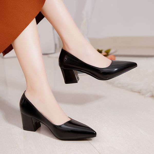 plus size 34-43 women dress shoes pointed toe square heeled pumps high heels pump patent leather ladies shoe zapatos mujer 6120, Black
plus size 34-43 women dress shoes pointed toe square heeled pumps high heels pump patent leather ladies shoe zapatos mujer 6120, Black