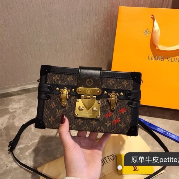 2020 women shoulder bag gold and silver chain bag crossbody pure color handbag crossbody messenger tote bag purse wallet
2020 women shoulder bag gold and silver chain bag crossbody pure color handbag crossbody messenger tote bag purse wallet