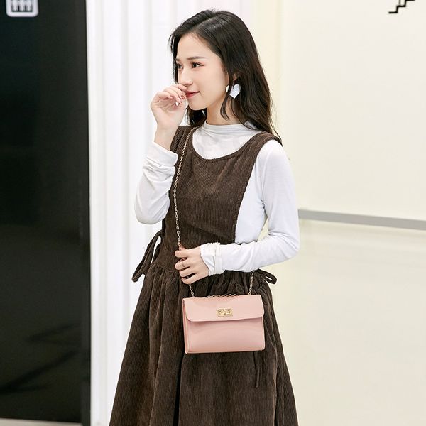 2020 new korean version of the shoulder bag women's casual simple small square bag messenger phone ladies
2020 new korean version of the shoulder bag women's casual simple small square bag messenger phone ladies