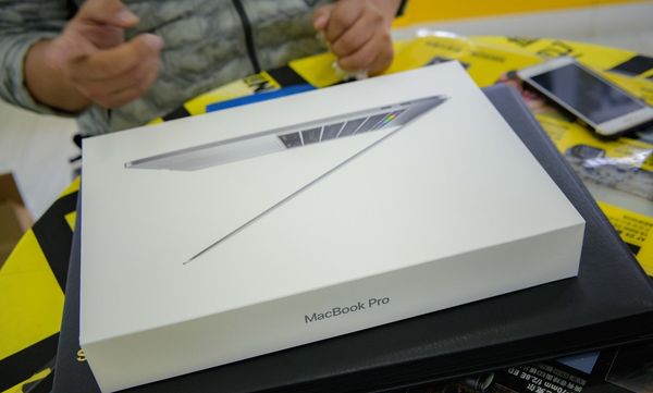 New apple macbook air 13 3 inch lap1 7ghz core i5 4gb ddr3 memory 256gb d olid tate drive thunderbolt o x 10 10 yo emite
New apple macbook air 13 3 inch lap1 7ghz core i5 4gb ddr3 memory 256gb d olid tate drive thunderbolt o x 10 10 yo emite