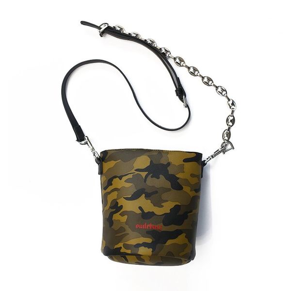 2020 shoulder bag korean trend camouflage pu leather messenger bag fashion simple men and women couple
2020 shoulder bag korean trend camouflage pu leather messenger bag fashion simple men and women couple