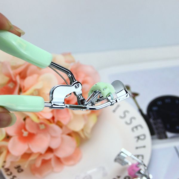 eyelash curler double line local super curling comb speed roll does not hurt false eyelashes wide angle eyelash curler1661440
eyelash curler double line local super curling comb speed roll does not hurt false eyelashes wide angle eyelash curler1661440