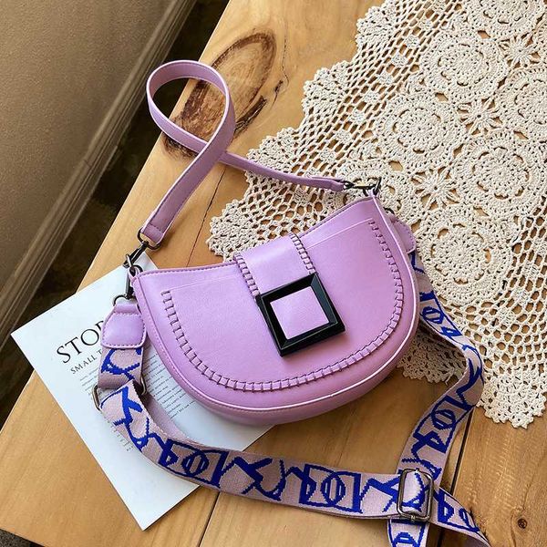 new french design fashion saddle bag & elegant handbag shoulder bag diagonal width 25cm height 16cm thickness 6cm
new french design fashion saddle bag & elegant handbag shoulder bag diagonal width 25cm height 16cm thickness 6cm
