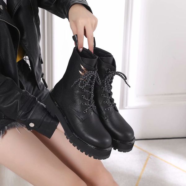 martin boots female british wind 2019 new autumn and winter wild handsome black thick bottom locomotive generous boot tide
martin boots female british wind 2019 new autumn and winter wild handsome black thick bottom locomotive generous boot tide