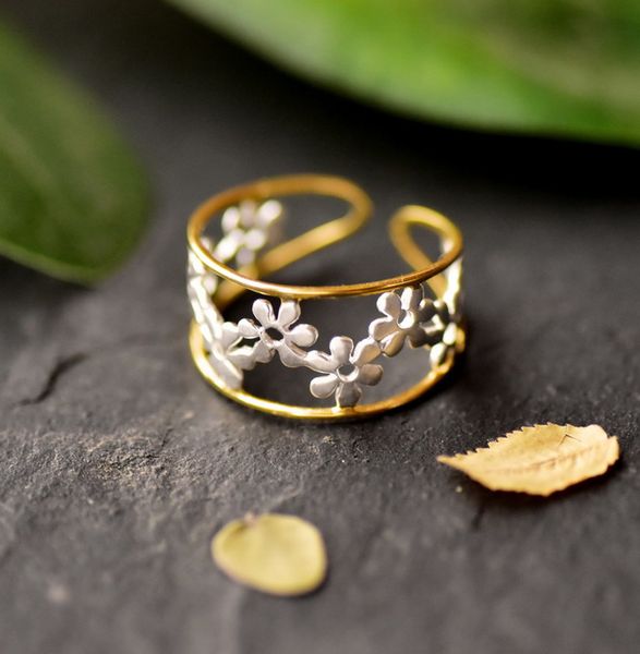 japanese brand elegance lady silver wedding romantic elegant ring daisy flower ring engagement hollow adjustable open jewelry, Golden;silver
japanese brand elegance lady silver wedding romantic elegant ring daisy flower ring engagement hollow adjustable open jewelry, Golden;silver