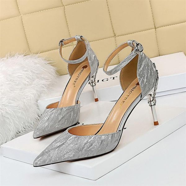 2019 star bling ankle buckle women sandals fashion carved metal heels party shoes pointed shallow high-heeled shoes woman, Black
2019 star bling ankle buckle women sandals fashion carved metal heels party shoes pointed shallow high-heeled shoes woman, Black