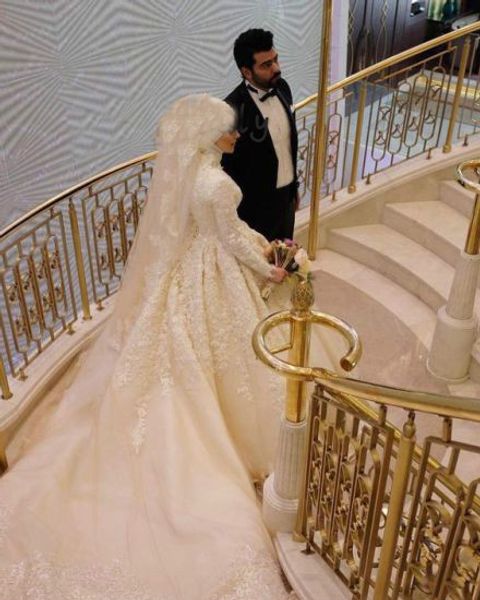 long sleeves muslim wedding dresses arabic long train church wedding dress with appliques romantic high neck ball gown bridal, White
long sleeves muslim wedding dresses arabic long train church wedding dress with appliques romantic high neck ball gown bridal, White